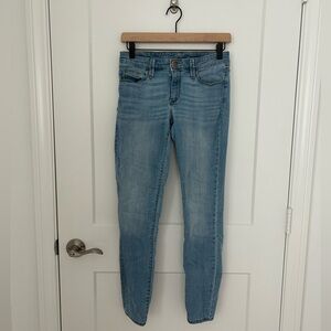 Universal Thread Light Wash Jeans